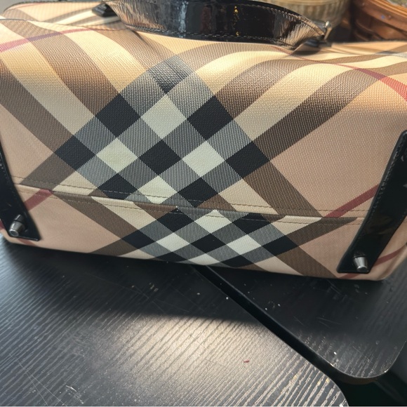 ADDITIONAL PRICE CUT Closet Clear Out Burberry Black and Tan Tote Bag, pouch - Picture 10 of 16